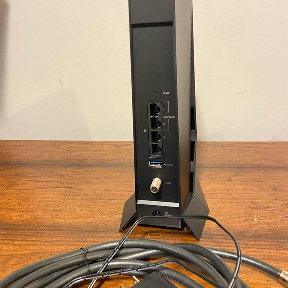 NETGEAR Nighthawk Black Wireless Router- - Picture 5 of 7